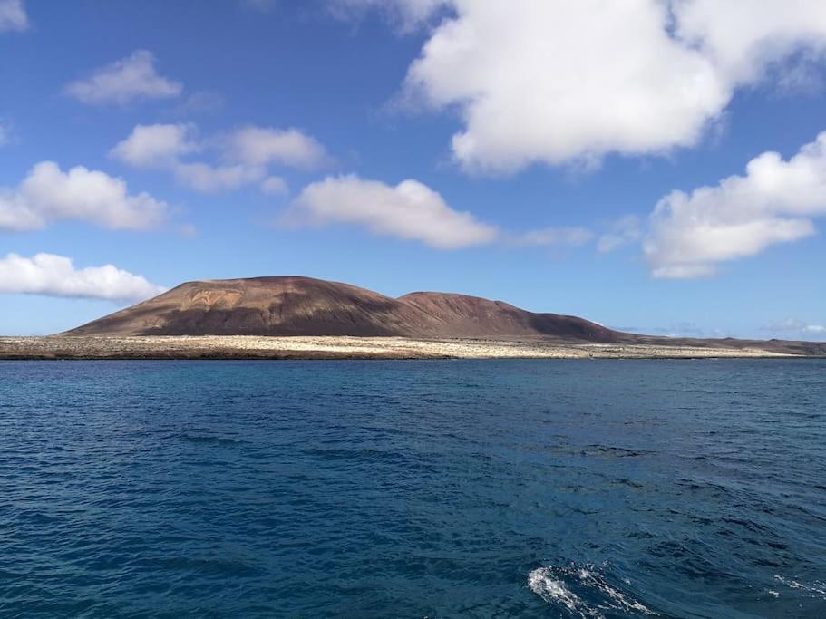 Magnifico Barco En La Graciosa Hotel Caleta de Sebo Exterior photo